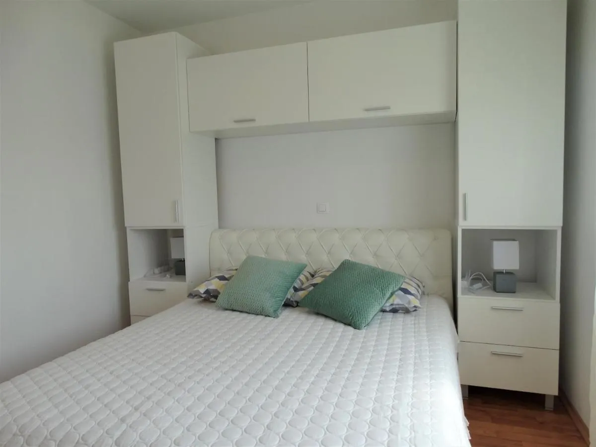 Apartman Crikvenica 30244 - Visnja Silver contacts